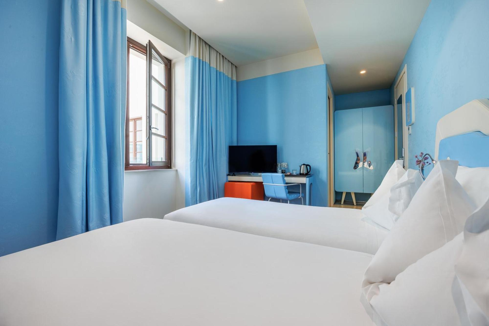 Jr Hotels Bari Grande Albergo Delle Nazioni Ngoại thất bức ảnh A room at the hotel