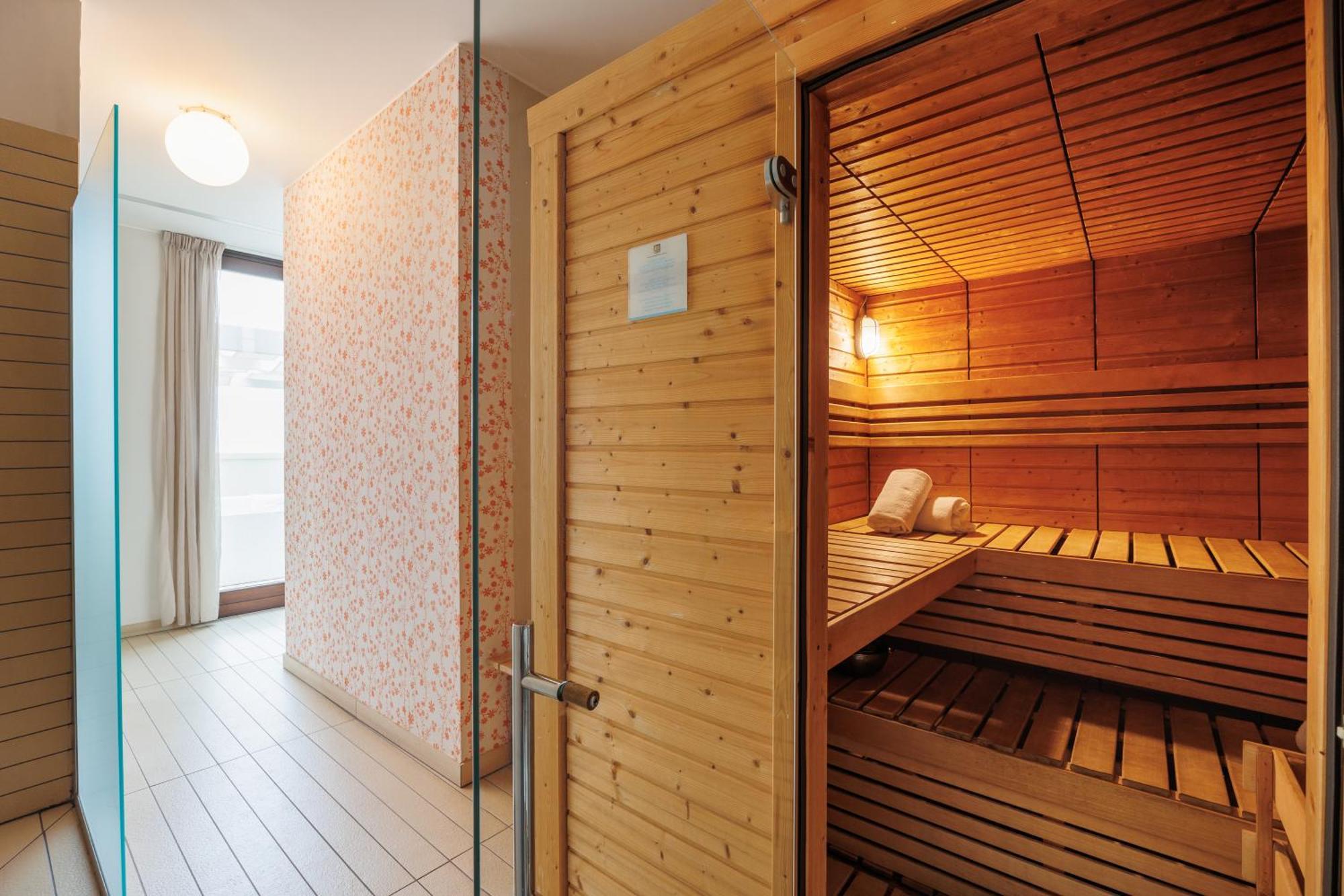 Jr Hotels Bari Grande Albergo Delle Nazioni Ngoại thất bức ảnh A modern Finnish sauna