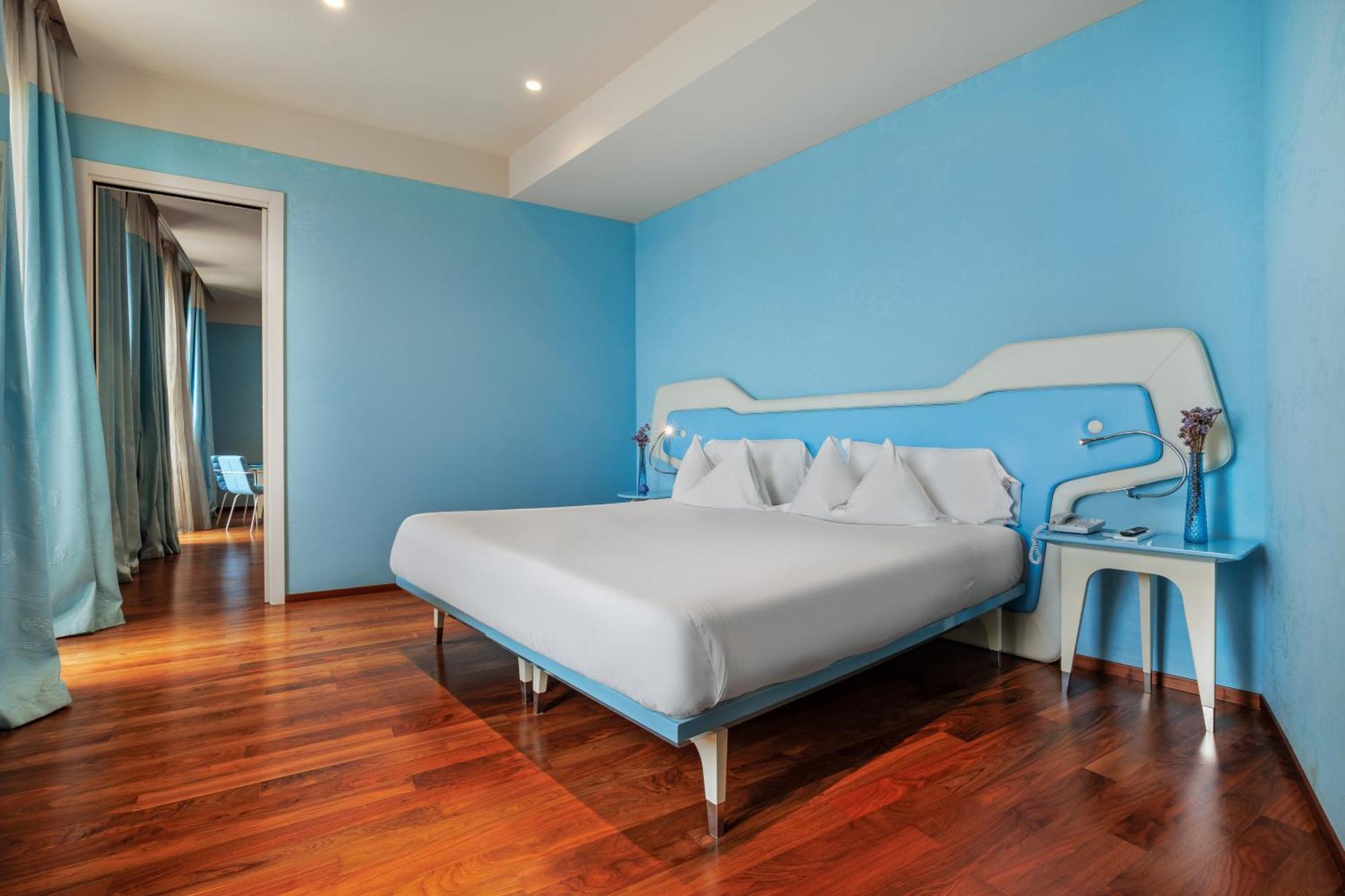 Jr Hotels Bari Grande Albergo Delle Nazioni Ngoại thất bức ảnh A room at the hotel