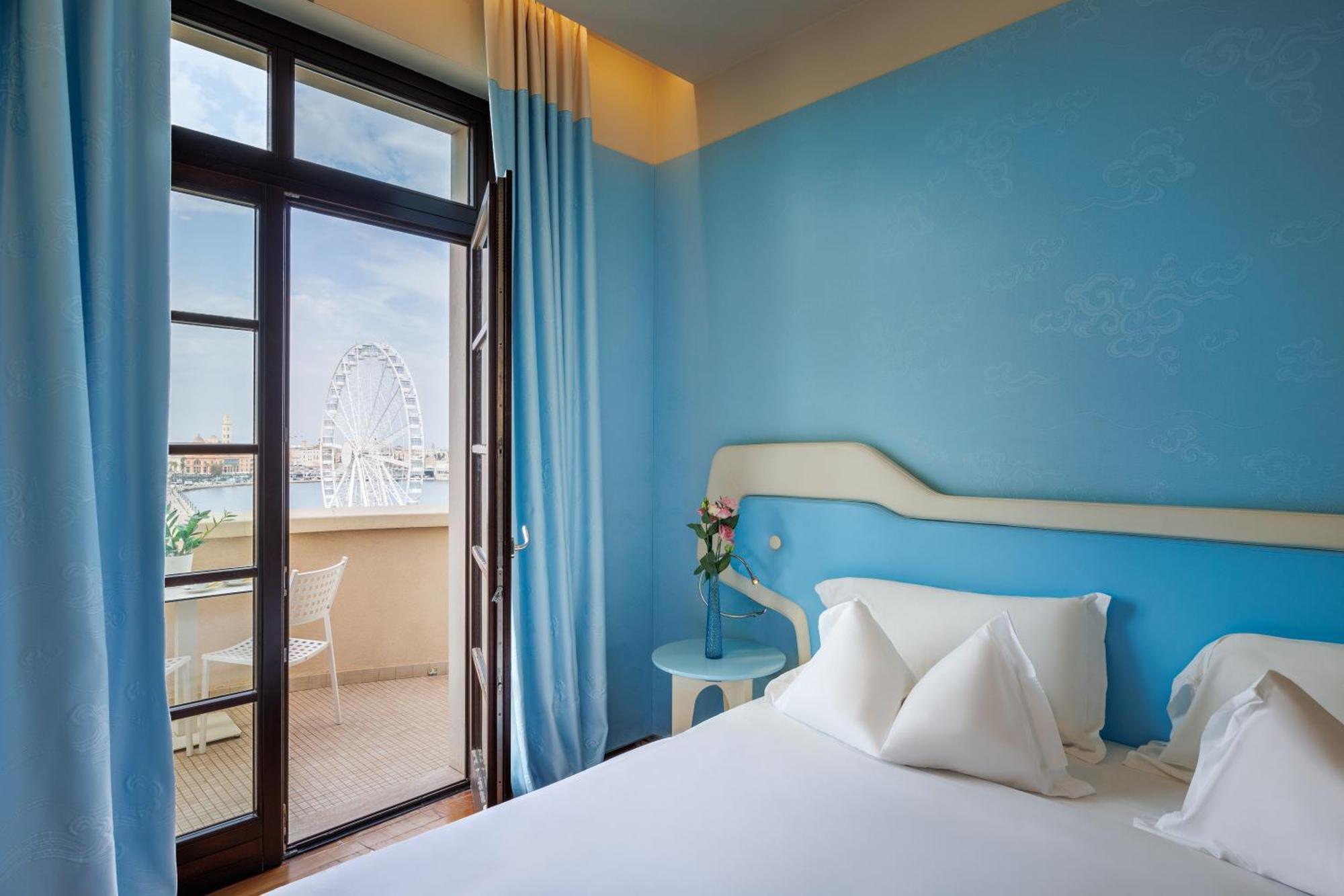 Jr Hotels Bari Grande Albergo Delle Nazioni Ngoại thất bức ảnh A room at the hotel