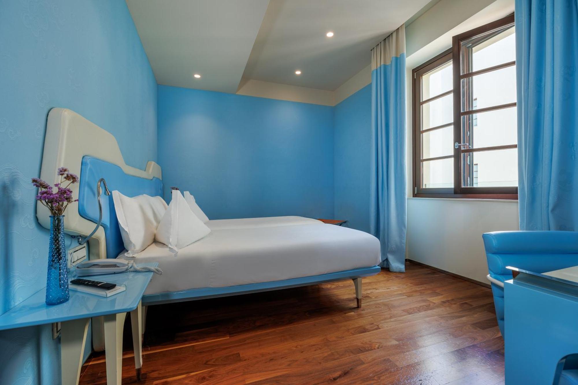 Jr Hotels Bari Grande Albergo Delle Nazioni Ngoại thất bức ảnh A room at the hotel