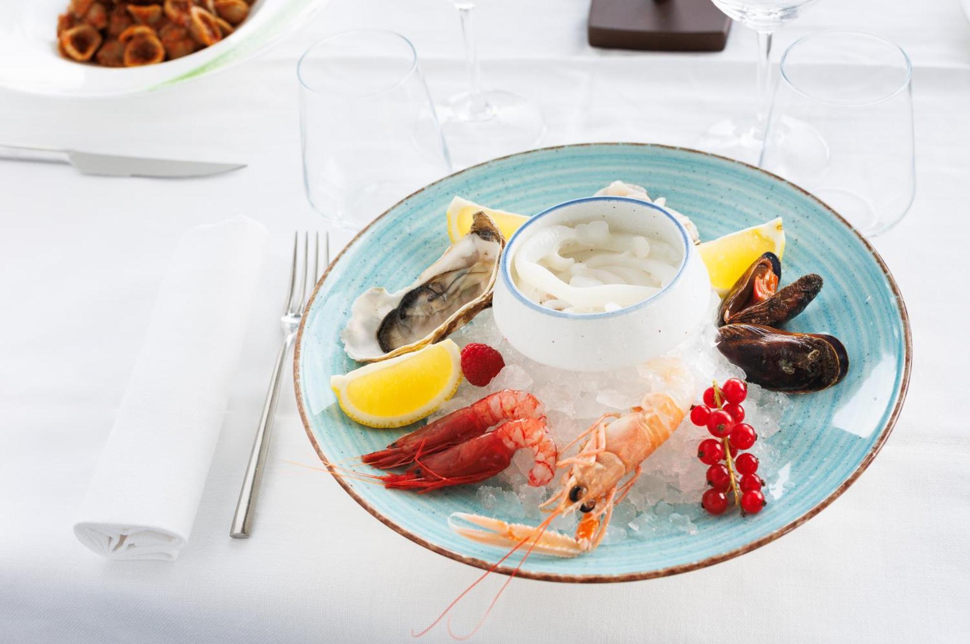 Jr Hotels Bari Grande Albergo Delle Nazioni Ngoại thất bức ảnh Seafood on ice