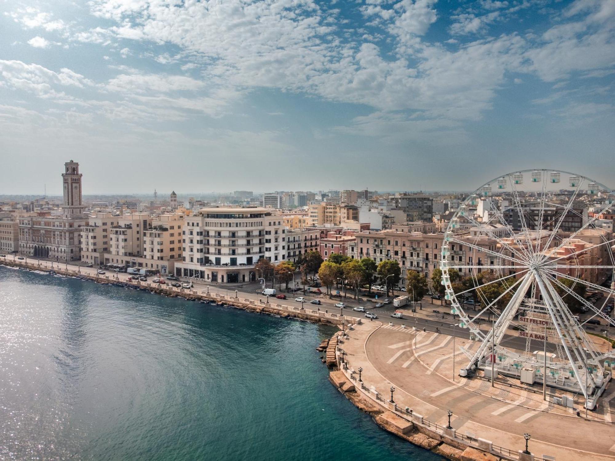Jr Hotels Bari Grande Albergo Delle Nazioni Ngoại thất bức ảnh The port of Bari